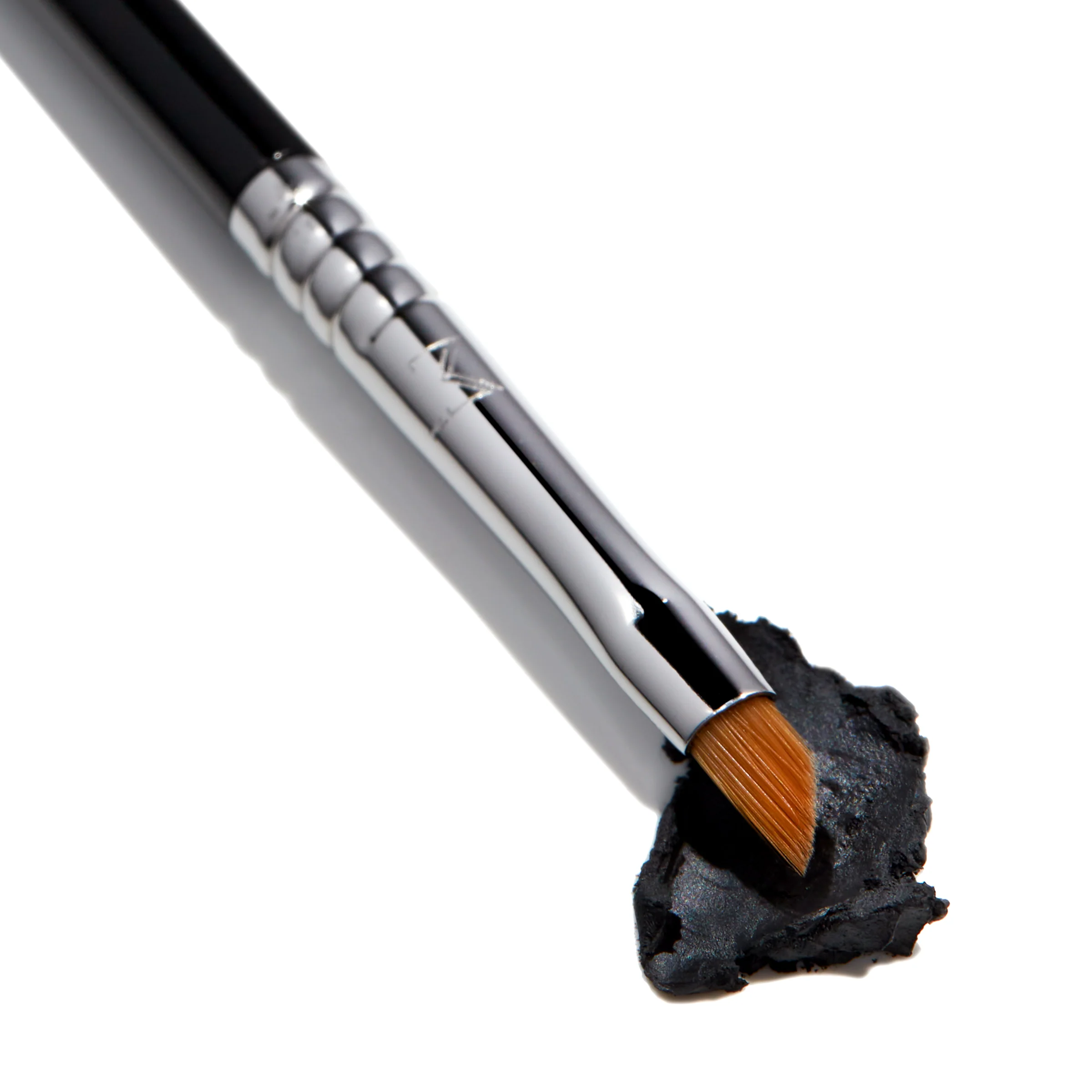 E06 Winged Liner™ Brush - Image 4
