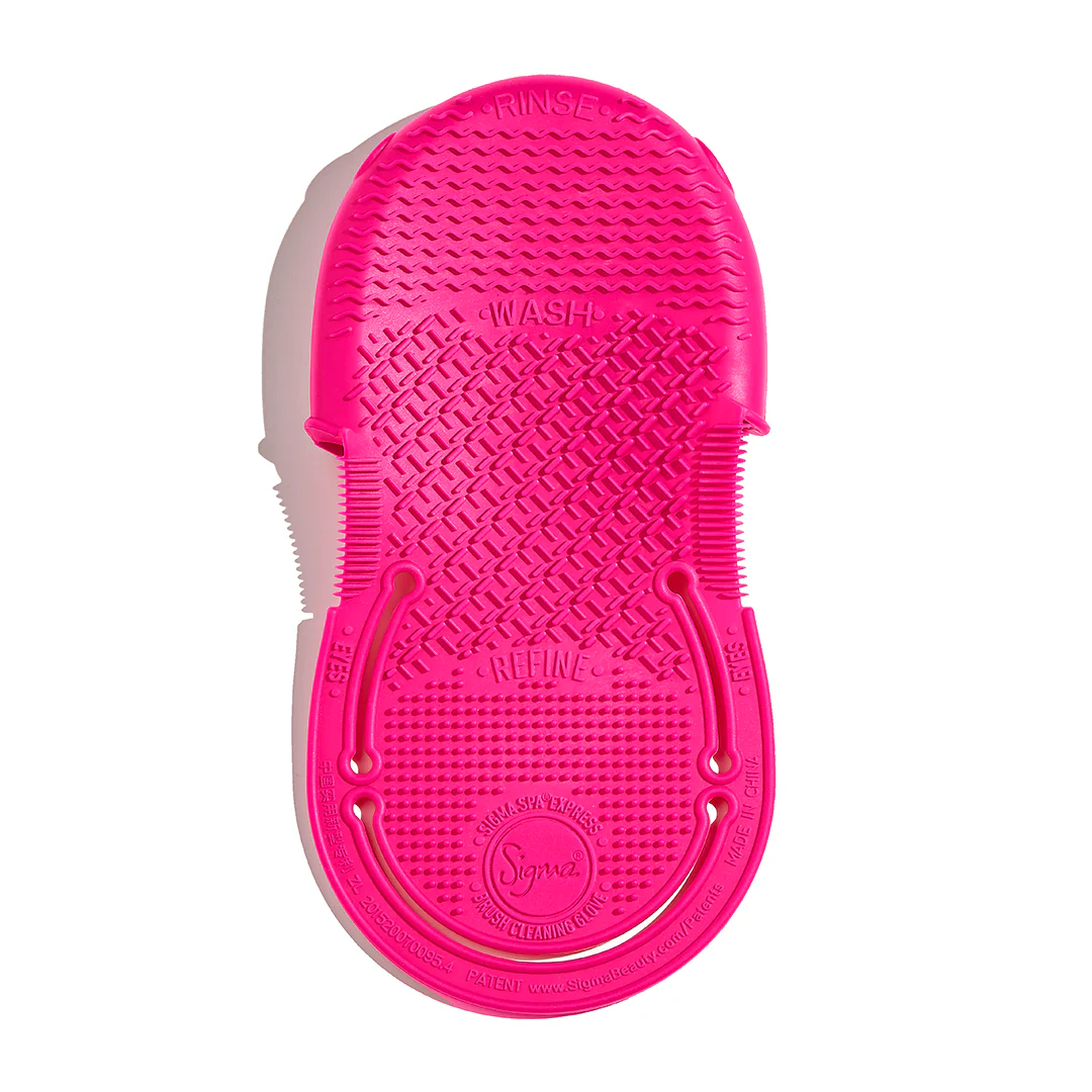 Sigma Spa® Express Brush Cleaning Glove - Image 4