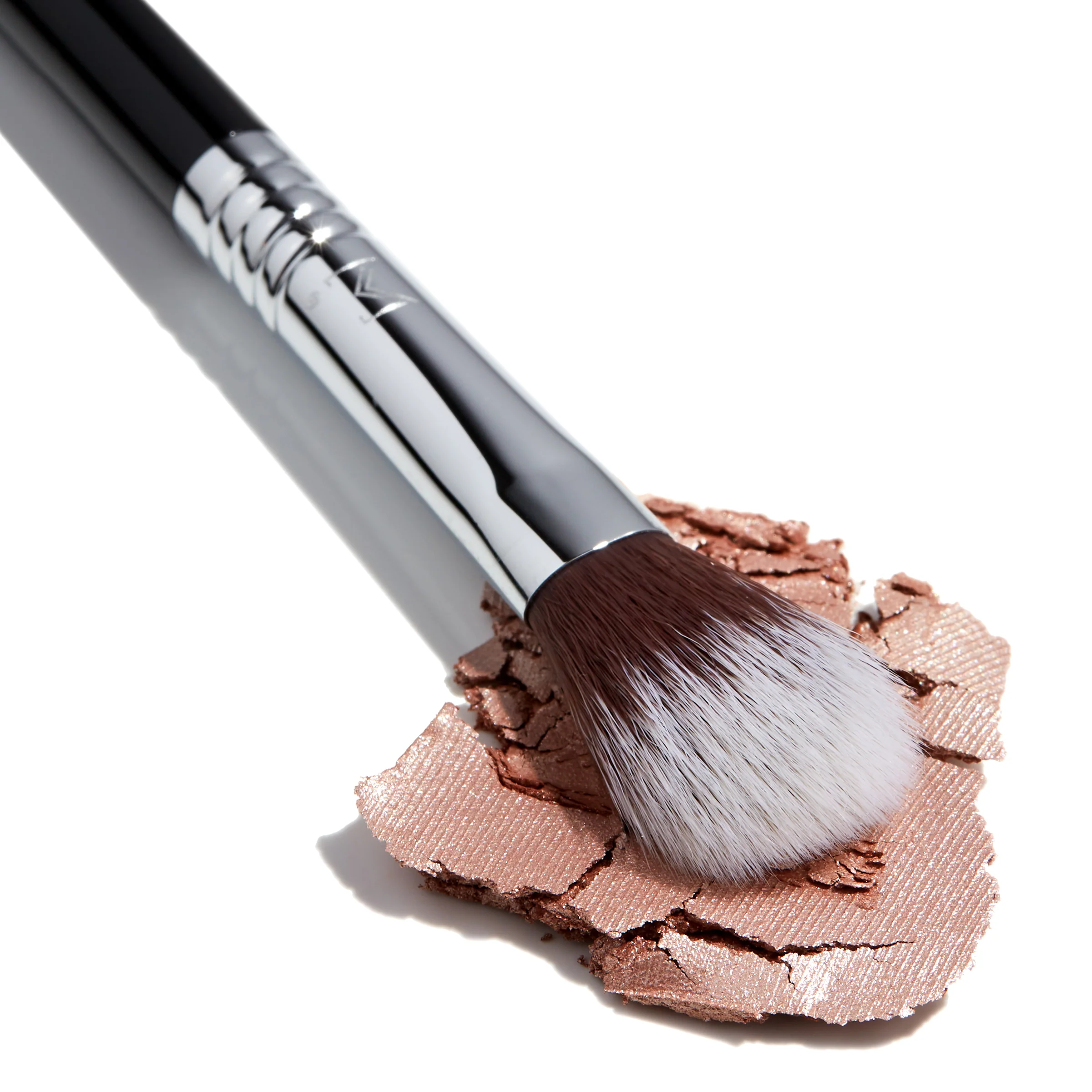 F03 High Cheekbone Highlighter™ Brush - Image 4
