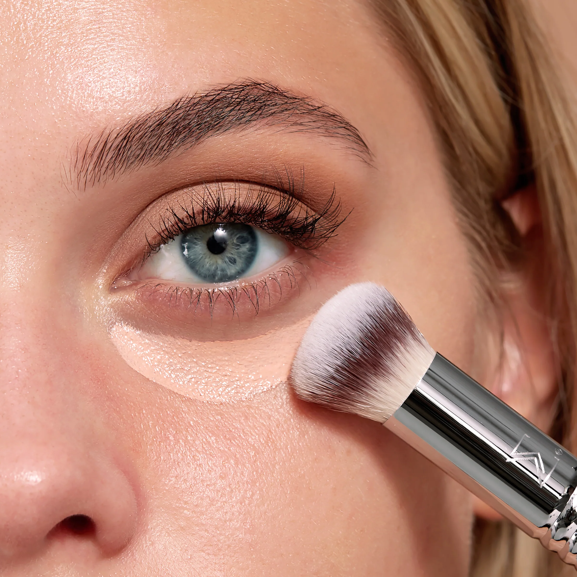 F26 Domed Concealer Brush - Image 10