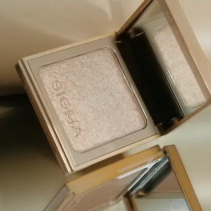 Pressed Powder Highlighter - Image 7